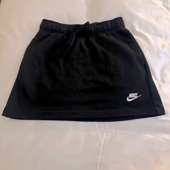 Nike Women's Sportswear Club Fleece Mid-Rise Skirt - Picture 1 of 6